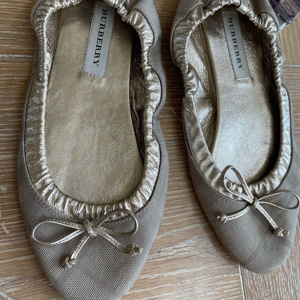 Burberry cloth ballet shoes size 7